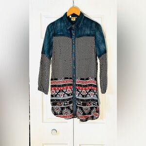 Women’s lightweight long sleeve button down blue jean print top size medium